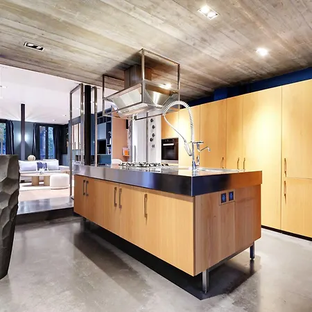 Fabulous House - A Gem In Chic Western Holiday home Paris