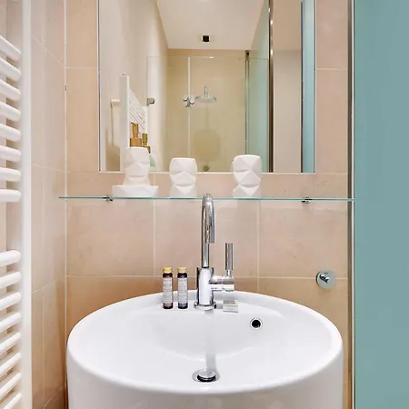 Casa vacanze Fabulous House - A Gem In Chic Western Parigi