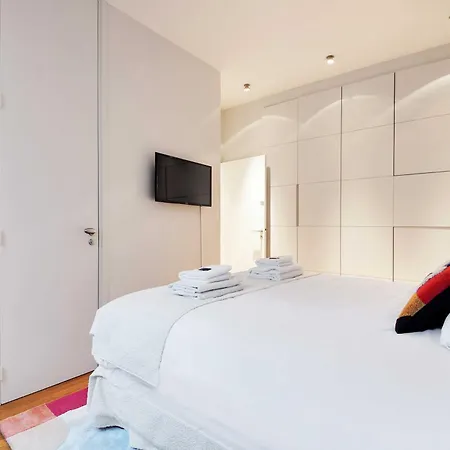 Fabulous House - A Gem In Chic Western Parigi