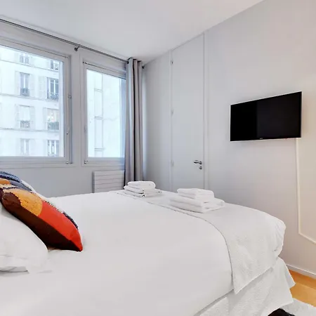Fabulous House - A Gem In Chic Western Parigi